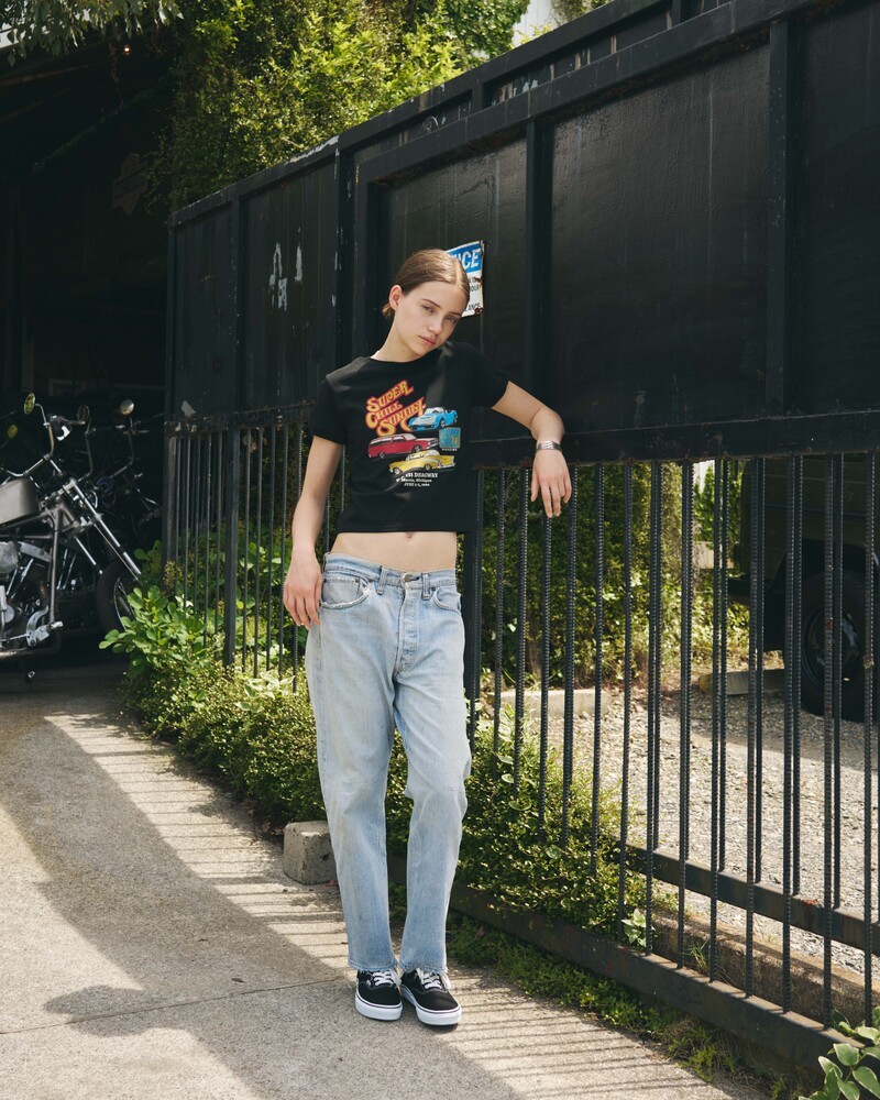 Crop Chill Sunday Tee_Black