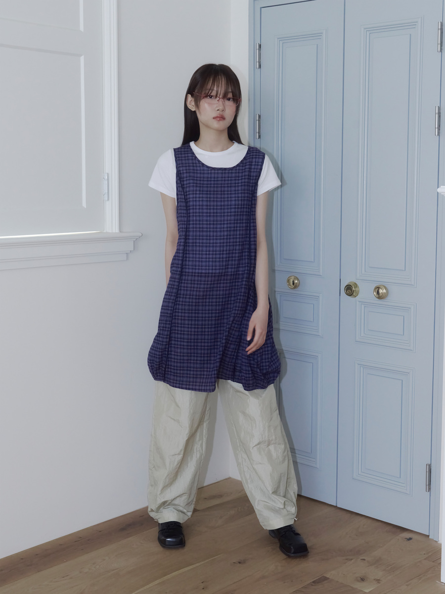 ナイロンスタッズピンタックパンツ (サンドベージュ) | ONSKA | HANA(ハナ) #23