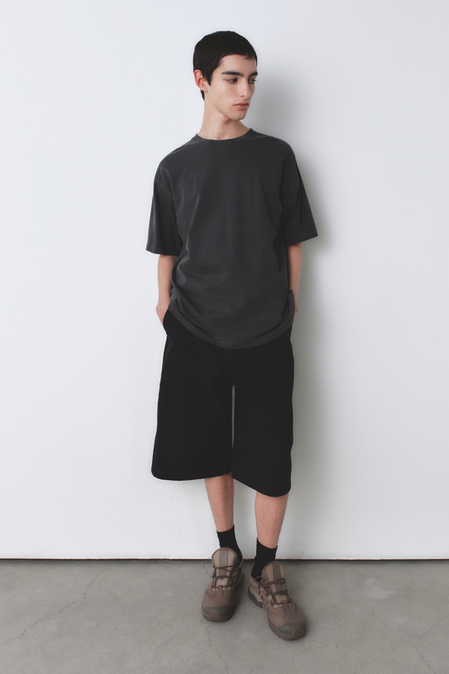 ハンドドローングラフィックTシャツ チャコール | INSILENCE | HANA(ハナ) #4