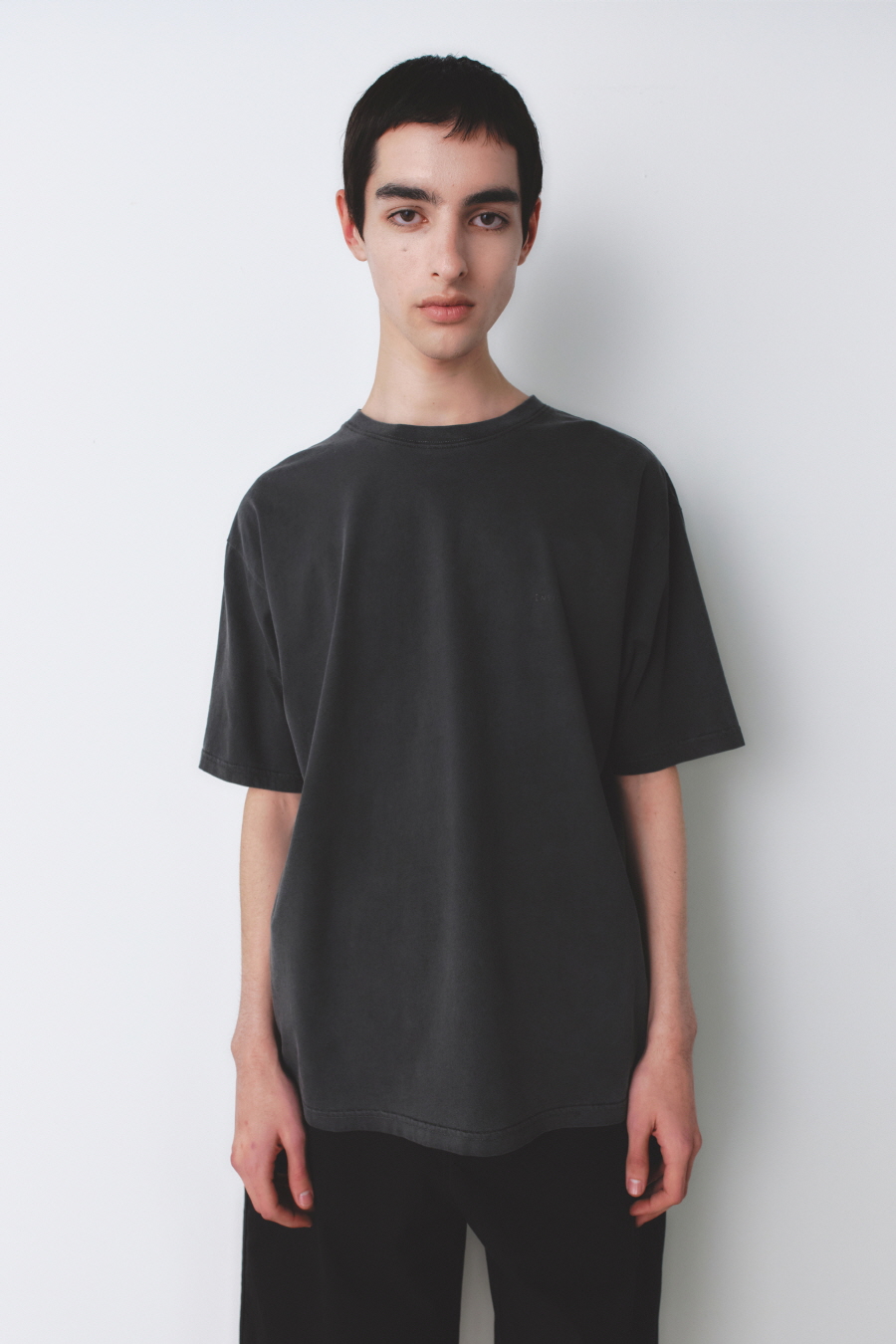 ハンドドローングラフィックTシャツ チャコール | INSILENCE | HANA(ハナ) #5