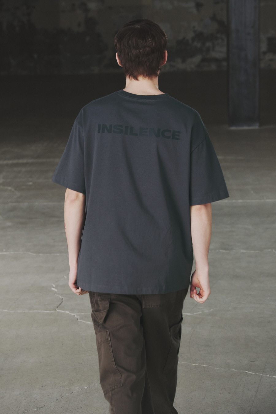 バックプリント ロゴTシャツ チャコール | INSILENCE | HANA(ハナ) #3
