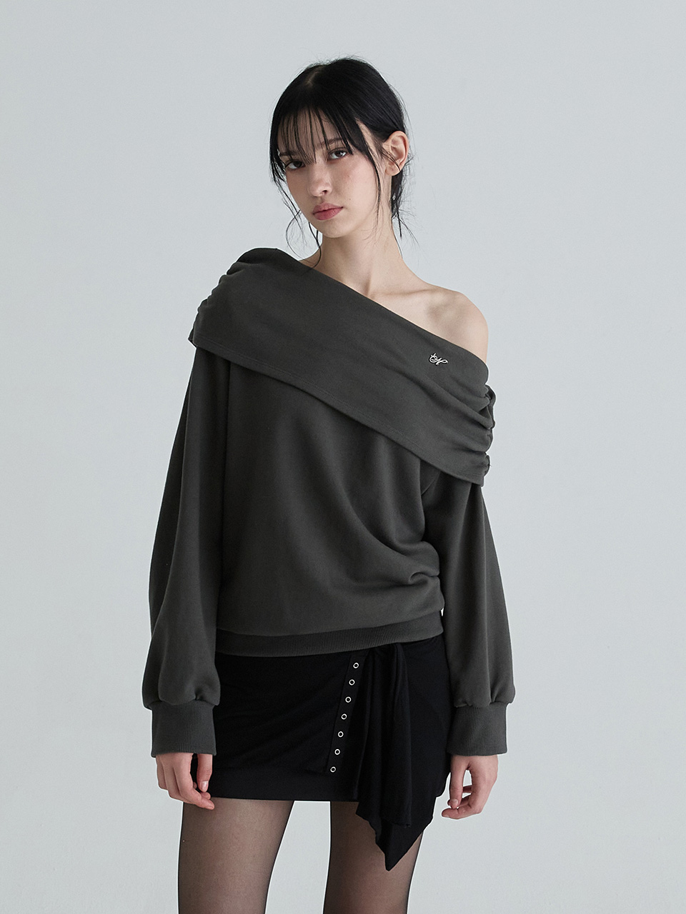ドレープシンボルスウェットシャツ（チャコール） | Not your rose | HANA(ハナ) #6
