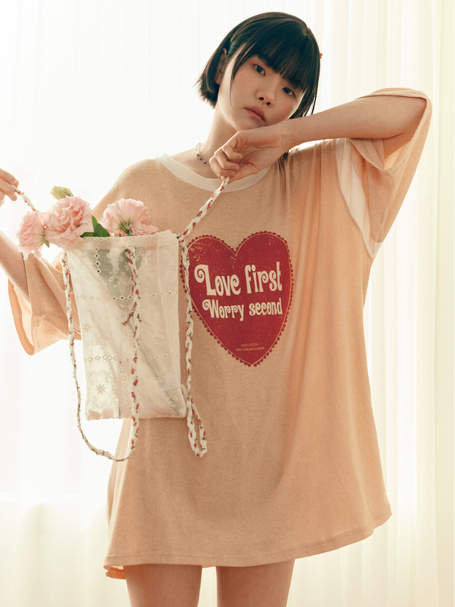 ラブファースト Tシャツ | minjiena | HANA(ハナ) #12