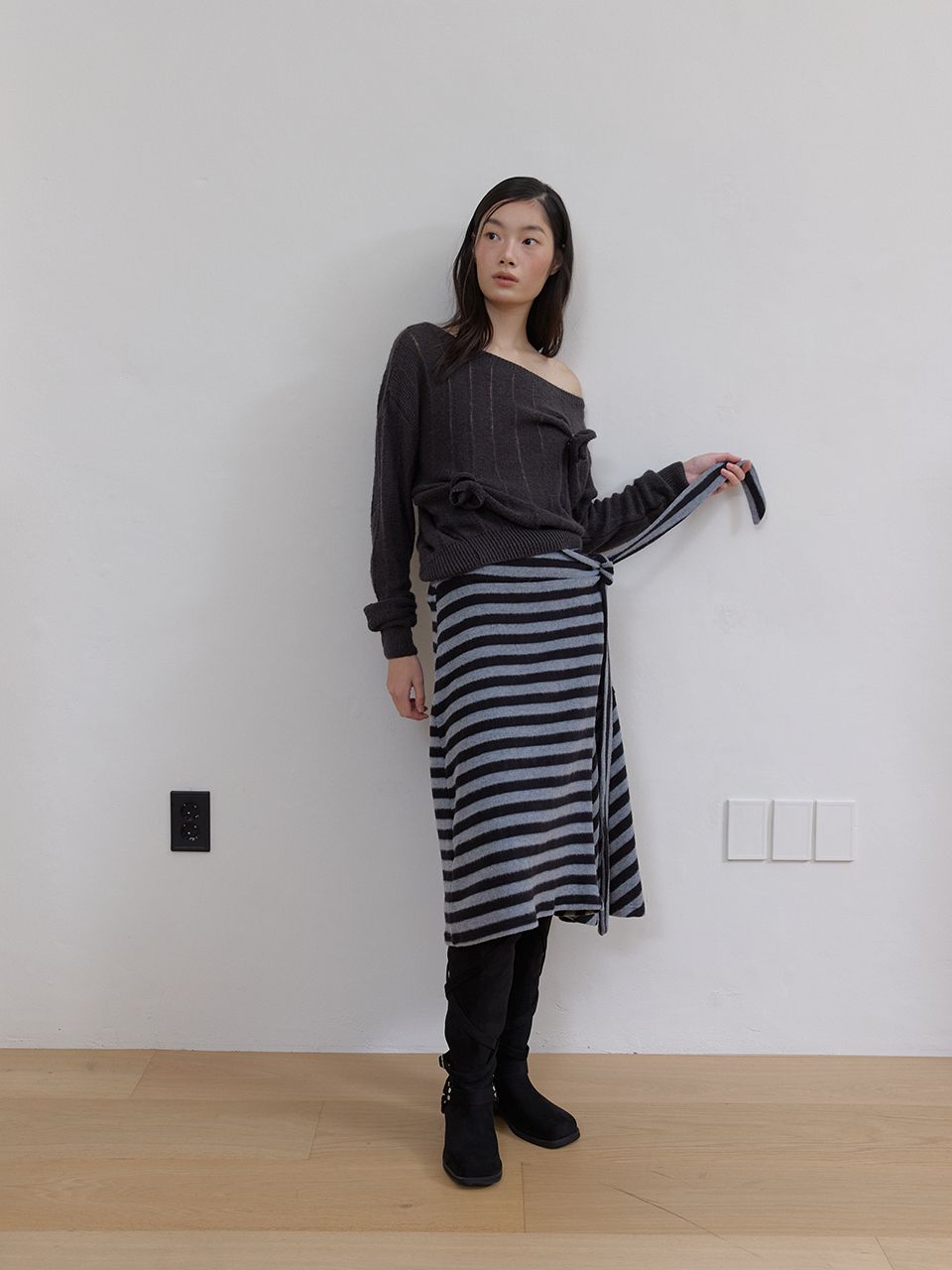 ローズブローチワンショルダーニット (チャコール) | ASURA | HANA(ハナ) #2