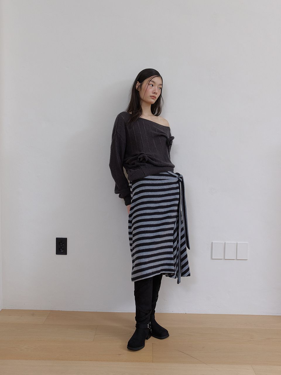 ローズブローチワンショルダーニット (チャコール) | ASURA | HANA(ハナ) #3