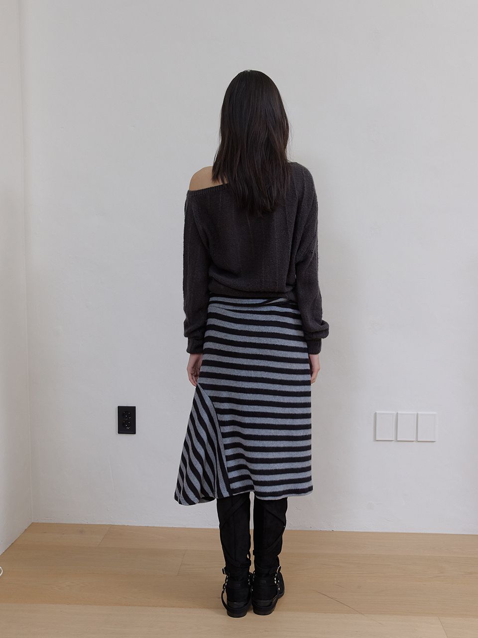 ローズブローチワンショルダーニット (チャコール) | ASURA | HANA(ハナ) #12