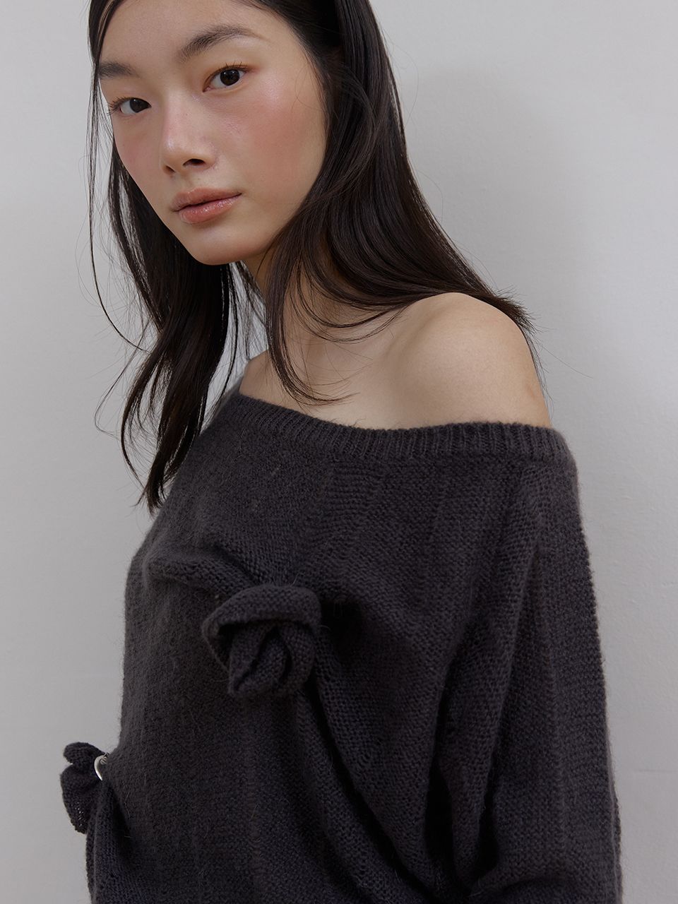 ローズブローチワンショルダーニット (チャコール) | ASURA | HANA(ハナ) #8