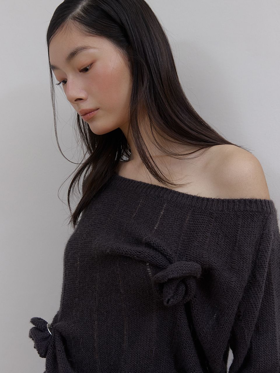 ローズブローチワンショルダーニット (チャコール) | ASURA | HANA(ハナ) #9