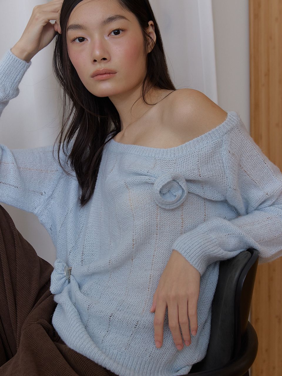 ローズブローチワンショルダーニット (スカイブルー) | ASURA | HANA(ハナ) #12