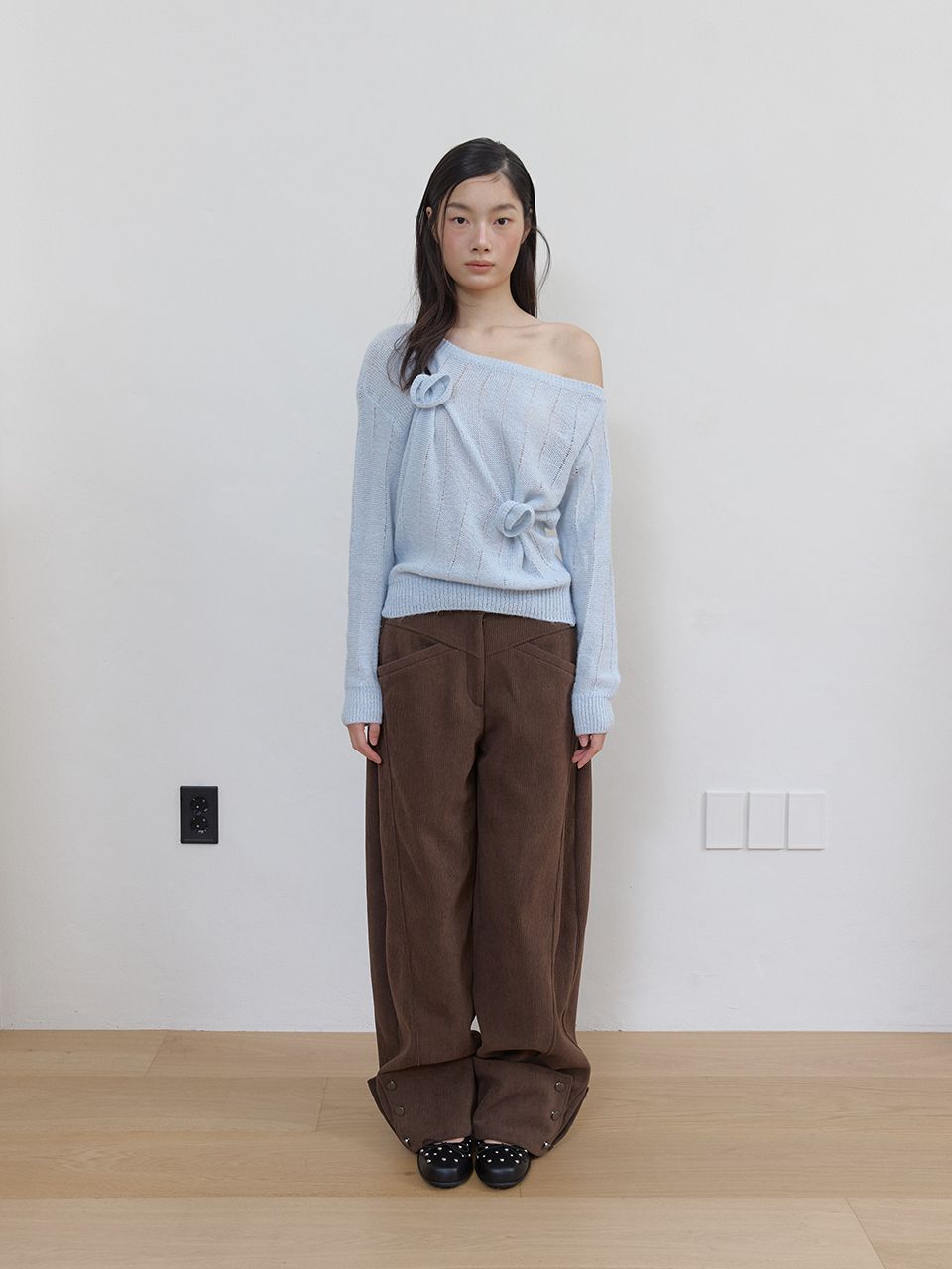 ローズブローチワンショルダーニット (スカイブルー) | ASURA | HANA(ハナ) #13