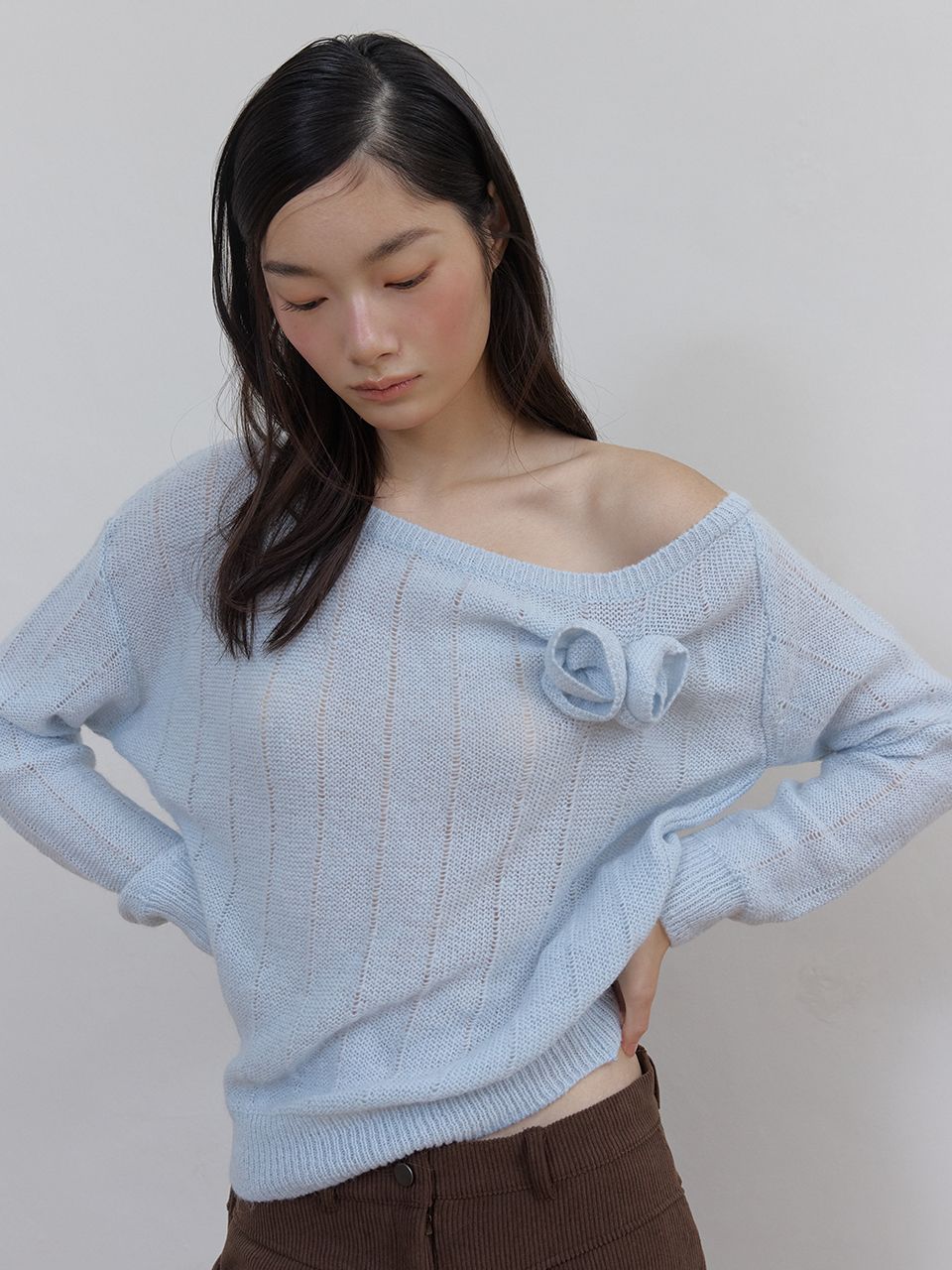 ローズブローチワンショルダーニット (スカイブルー) | ASURA | HANA(ハナ) #11