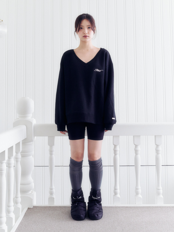 レターリングディープVネックスウェットシャツ（ブラック） | Inner museum | HANA(ハナ) #3