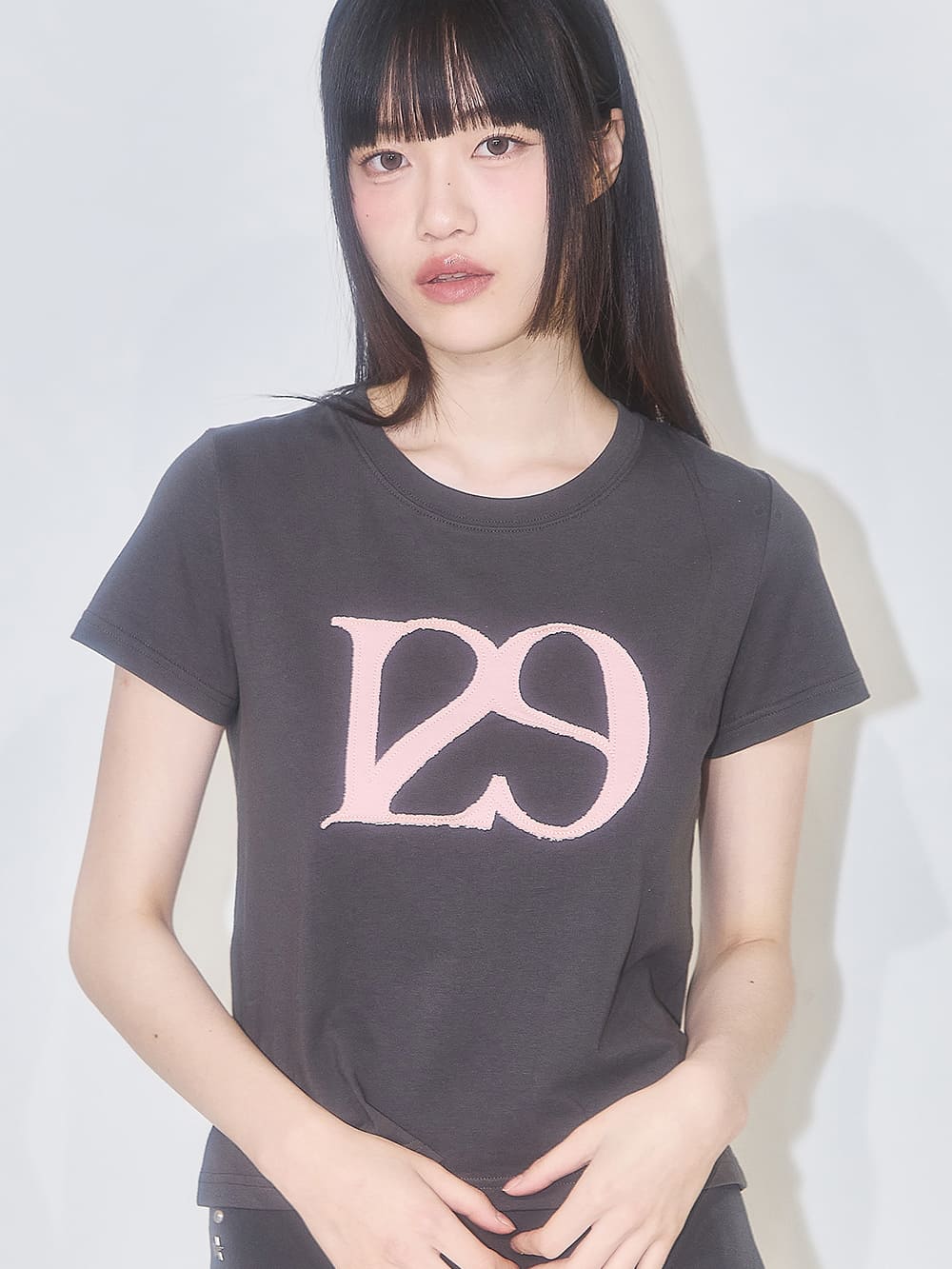 129 ロゴパッチ Tシャツ（チャコール） | ILLIGO | HANA(ハナ) #3