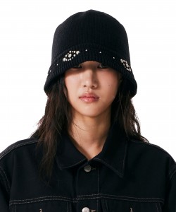 ATIÏSSU ニット帽 バケットハットTWICE着用 ATIÏSSU ニット帽 ブラック TWICE着用