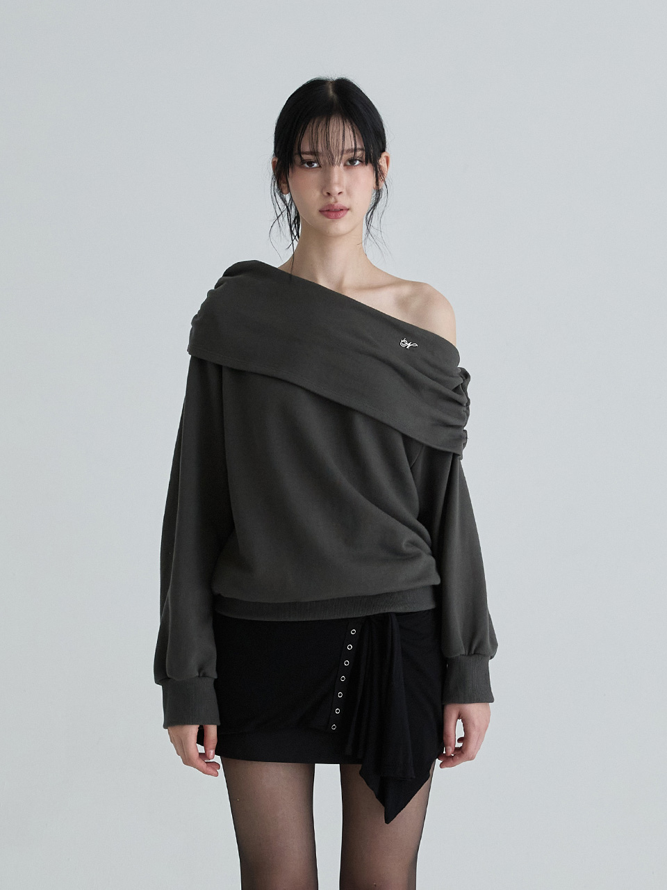 ドレープシンボルスウェットシャツ（チャコール） | Not your rose | HANA(ハナ) #1