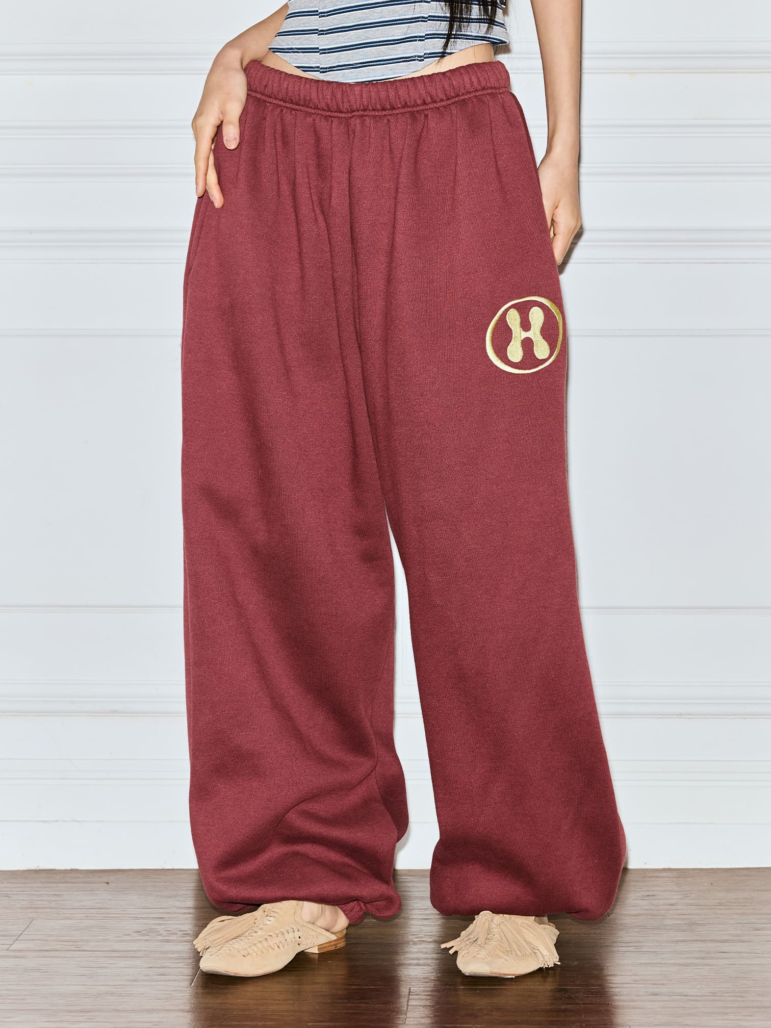 ベーシックフリースワイドパンツ_ワイン | THE MYSTERIOUS HOTEL | HANA(ハナ) #1