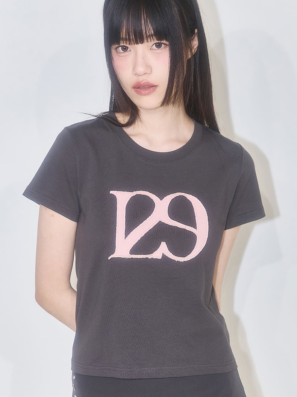 129 ロゴパッチ Tシャツ（チャコール） | ILLIGO | HANA(ハナ) #1